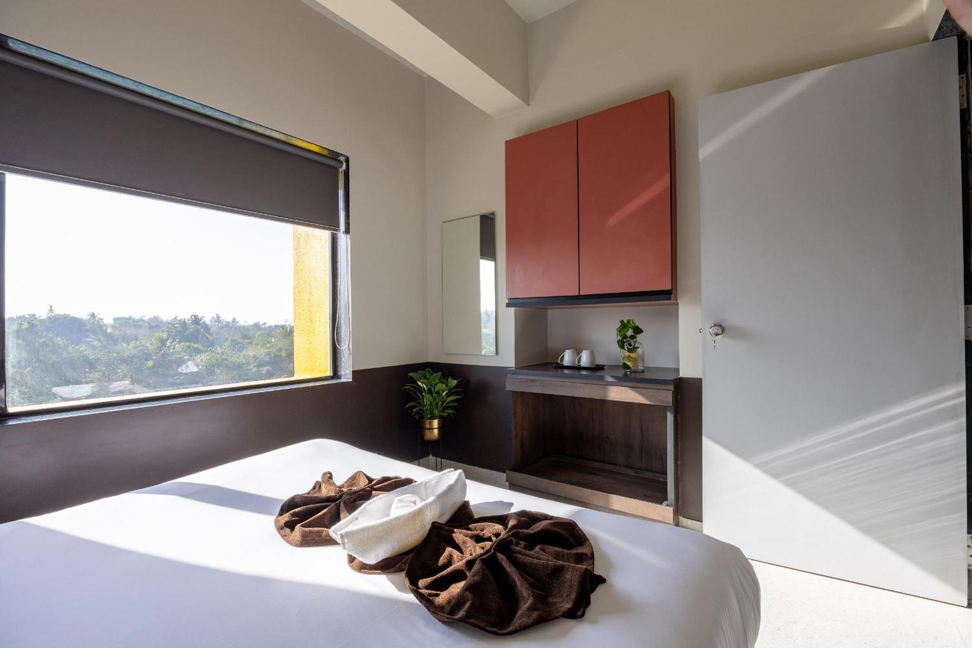 Saavi Suites Daman Exterior foto