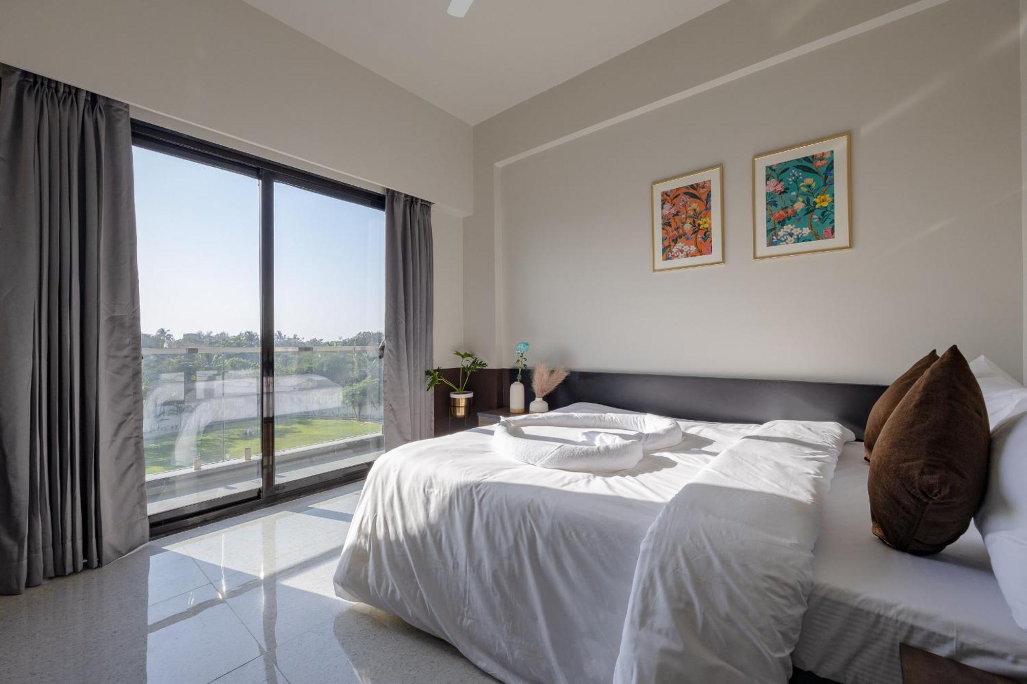 Saavi Suites Daman Exterior foto