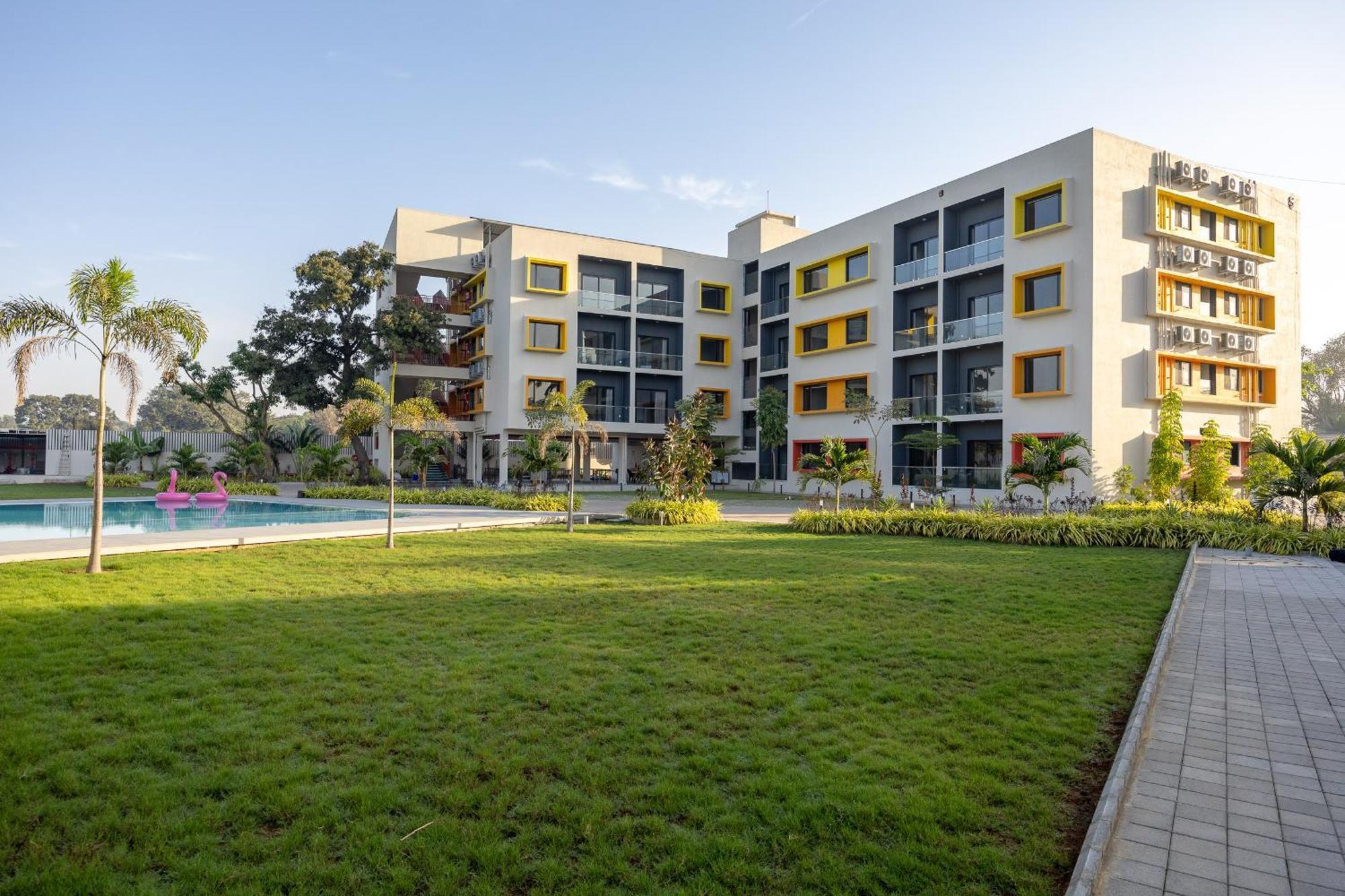 Saavi Suites Daman Exterior foto